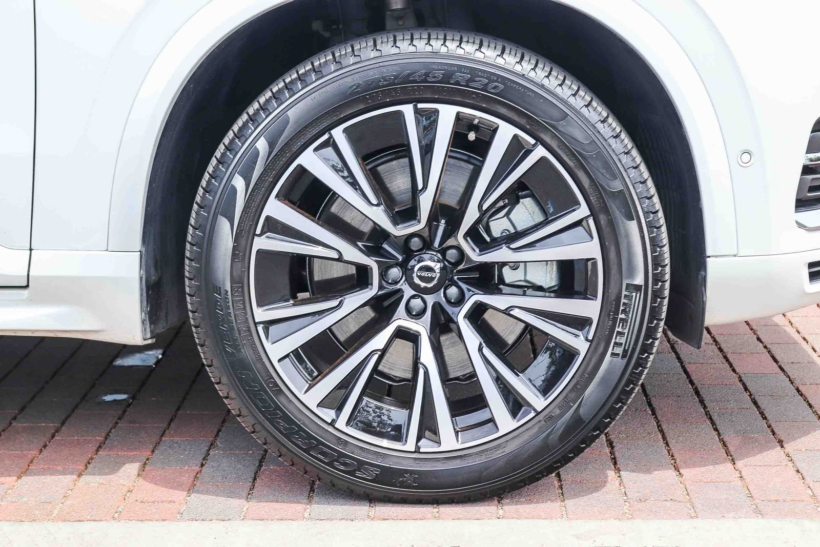 Used 2025 Volvo XC90 T8 Plus w/ Protection Package Premier AWD/4WD image 11