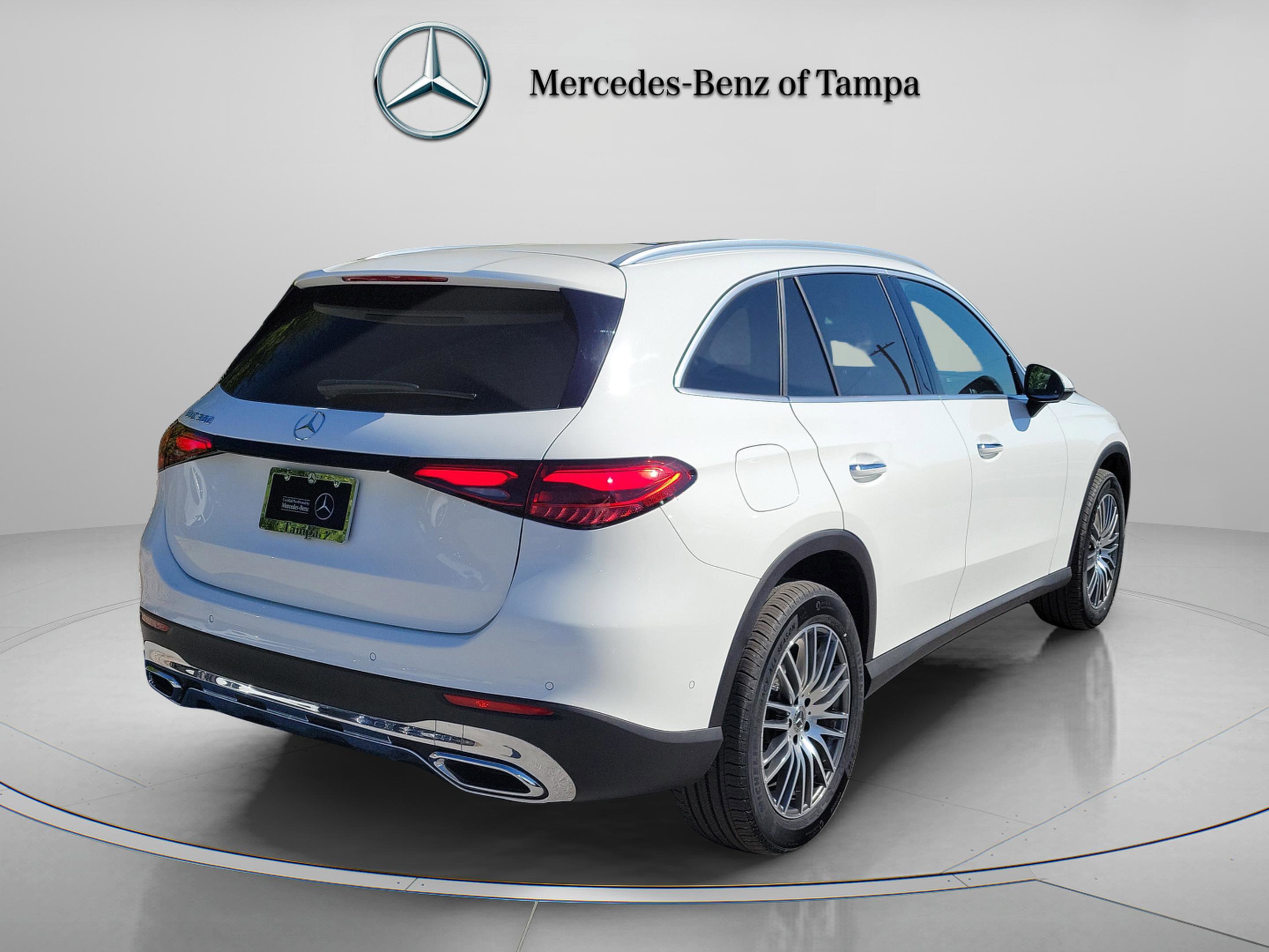 Certified 2025 Mercedes-Benz GLC 300 image 4