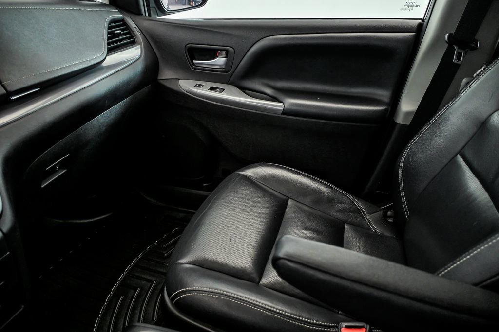 Used 2019 Toyota Sienna SE Premium image 23
