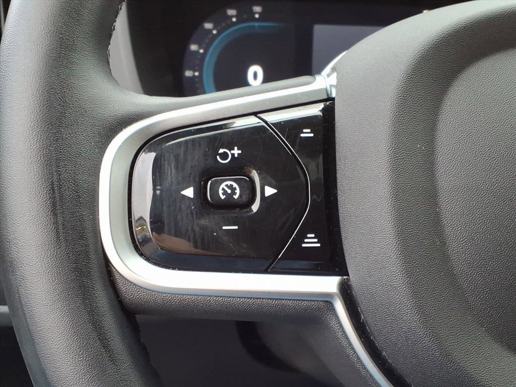 Certified 2025 Volvo XC60 B5 Plus image 27