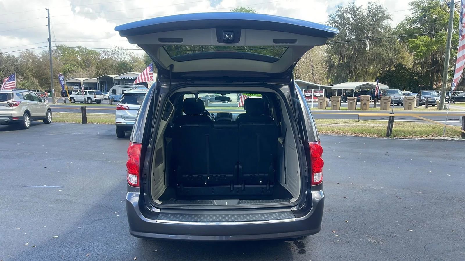 Used 2018 Dodge Grand Caravan SXT image 10