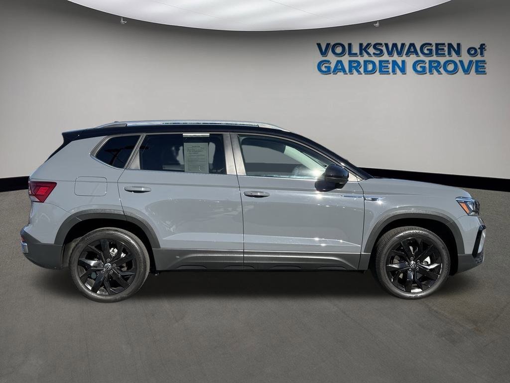 Used 2023 Volkswagen Taos SE w/ Panoramic Sunroof Package image 8