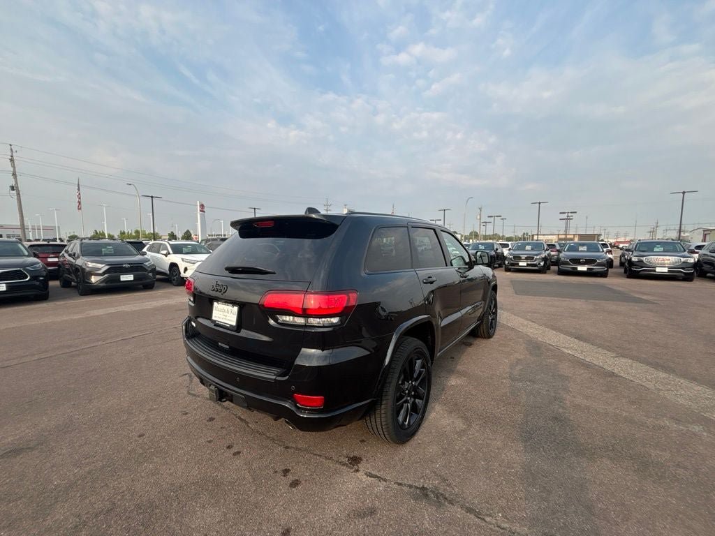 Used 2022 Jeep Grand Cherokee Laredo X AWD/4WD image 5