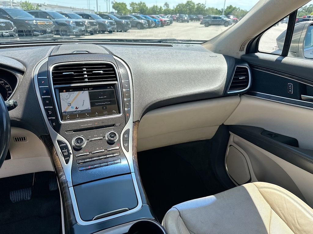 Used 2016 Lincoln MKX Reserve w/ Technology Package FWD image 20