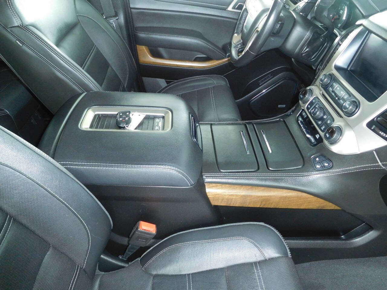 Used 2019 GMC Yukon XL Denali AWD/4WD image 14