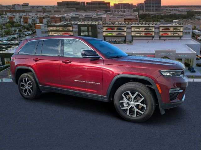 Used 2024 Jeep Grand Cherokee Limited image 1