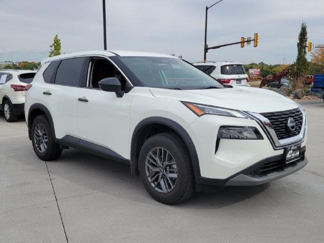 Used 2023 Nissan Rogue S AWD/4WD image 7