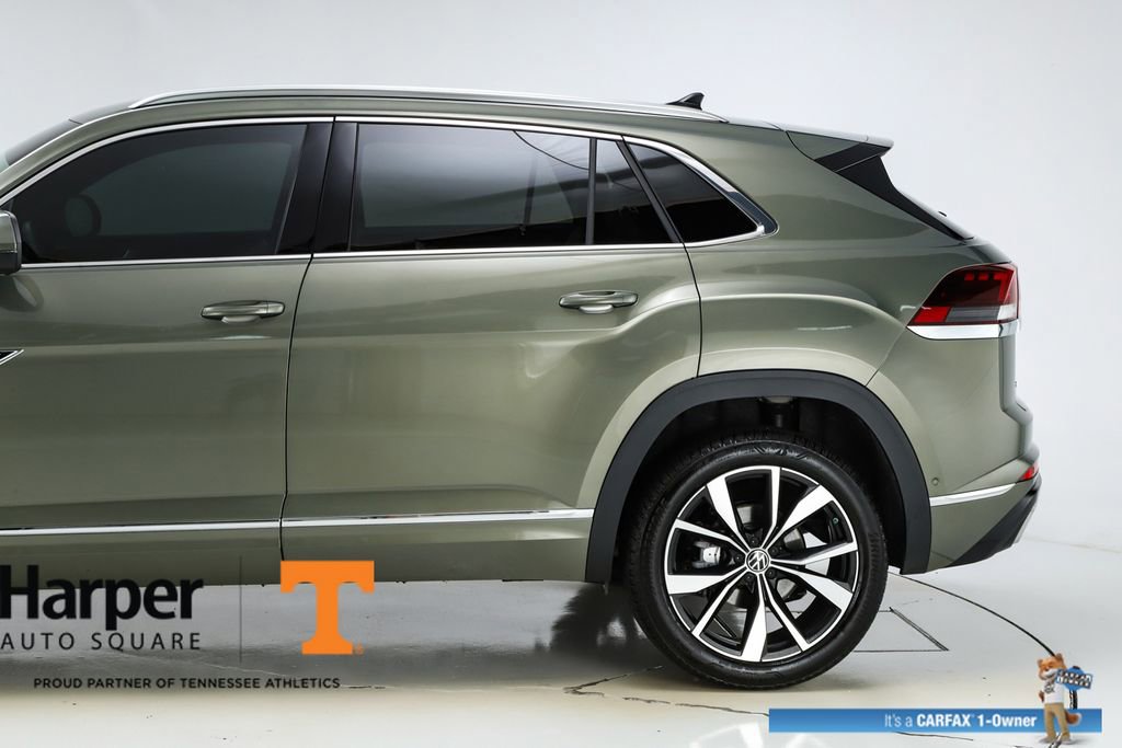 Used 2025 Volkswagen Atlas Cross Sport SEL Premium R-Line image 4