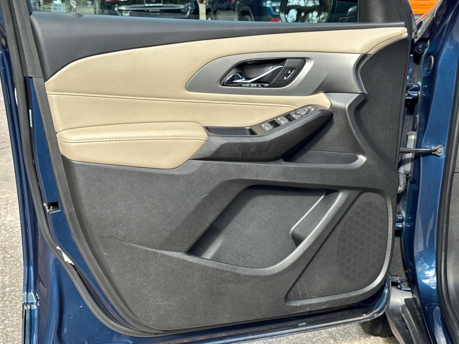 Used 2023 Chevrolet Traverse LS image 17