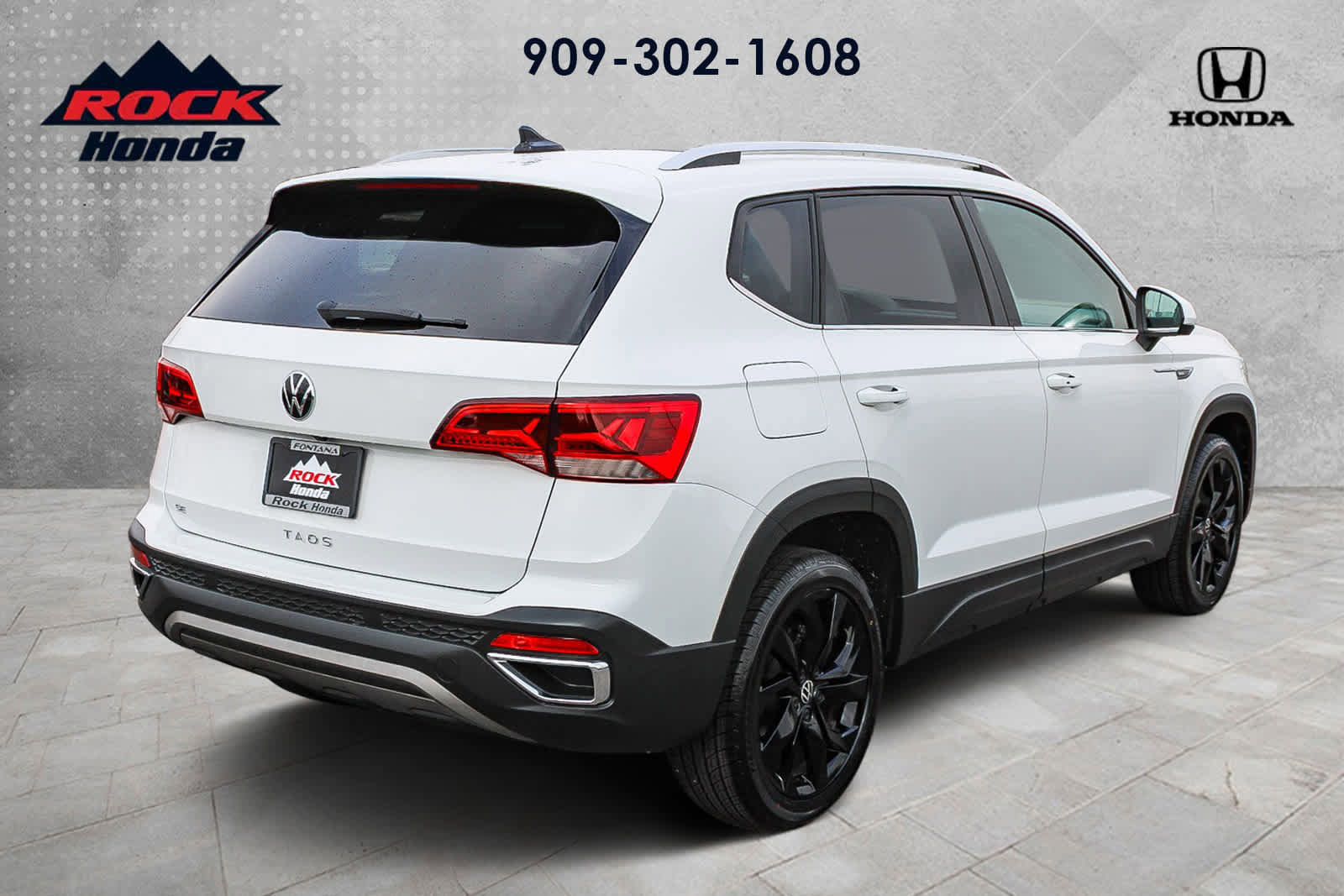 Used 2022 Volkswagen Taos SE w/ Panoramic Sunroof Package FWD image 6