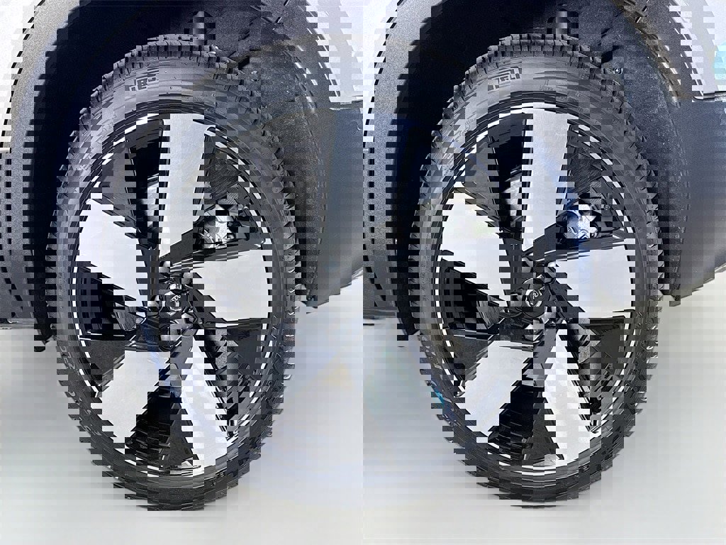 Certified 2024 Volvo XC40 Recharge Plus w/ Protection Package Premier image 32