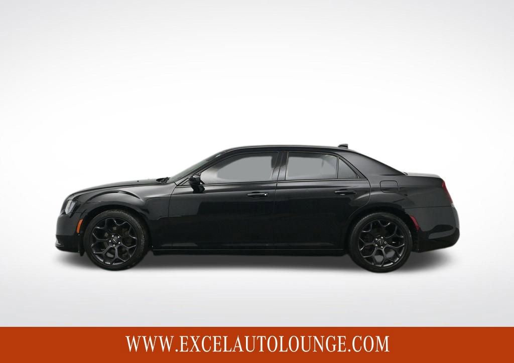 Used 2019 Chrysler 300 Touring w/ Sport Appearance Package image 3