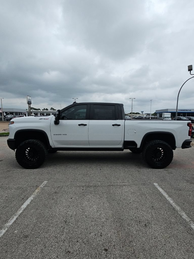 Used 2026 Chevrolet Silverado 2500 ZR2 AWD/4WD image 5