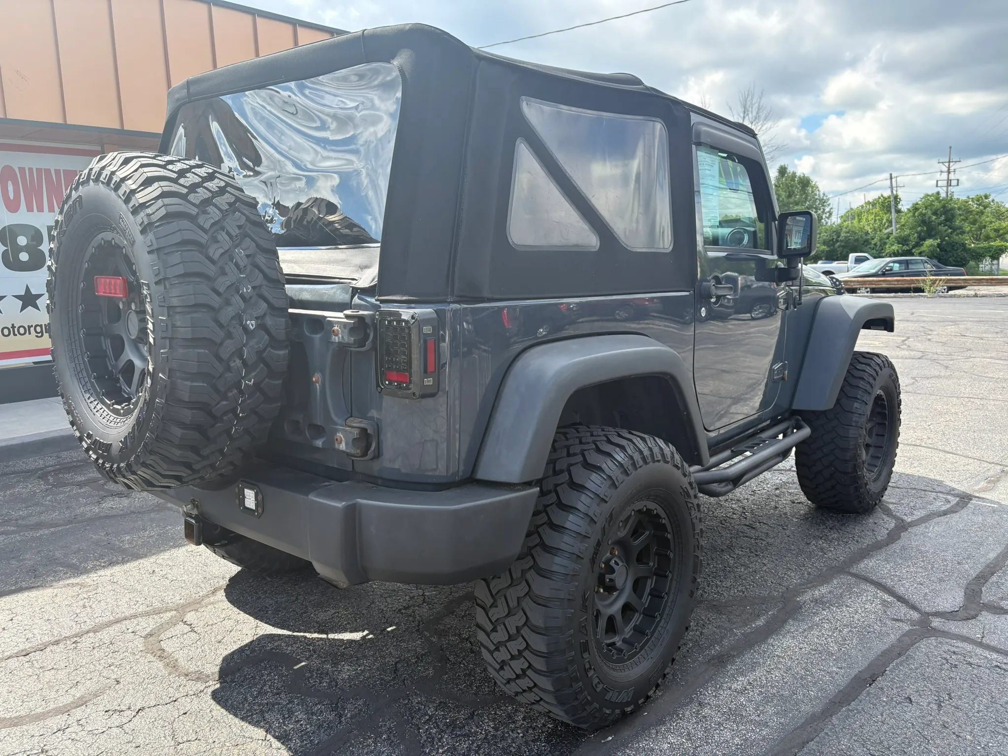 Used 2017 Jeep Wrangler Rubicon AWD/4WD image 5