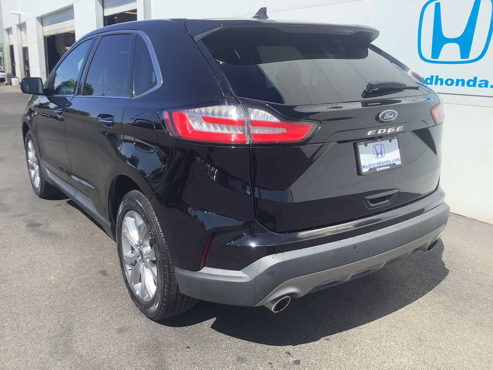 Used 2024 Ford Edge Titanium AWD/4WD image 4