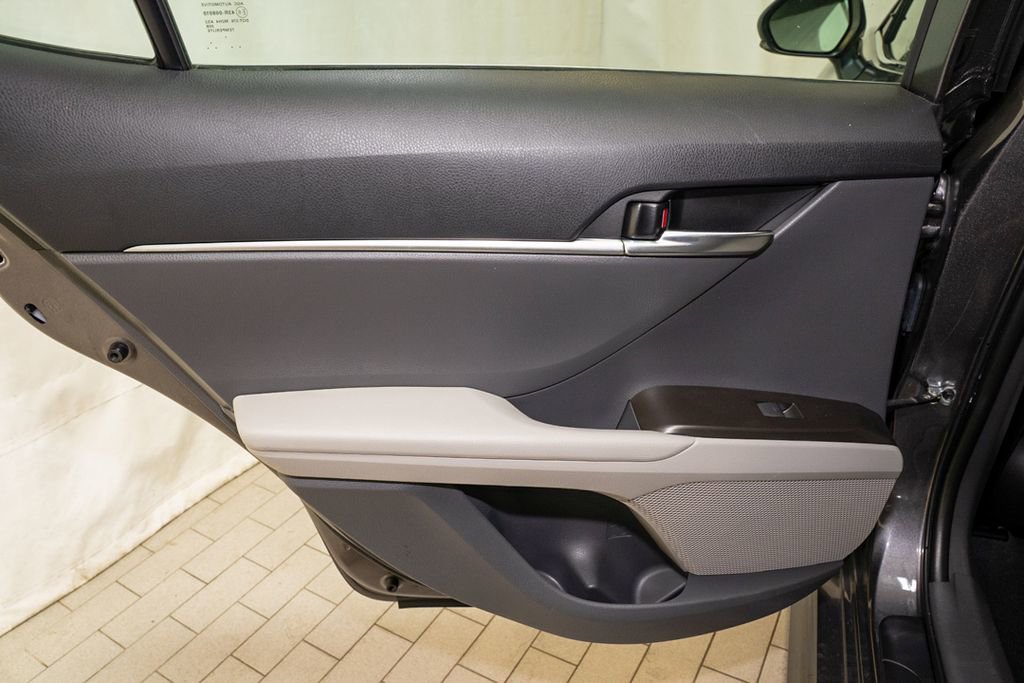 Used 2023 Toyota Camry SE FWD image 8