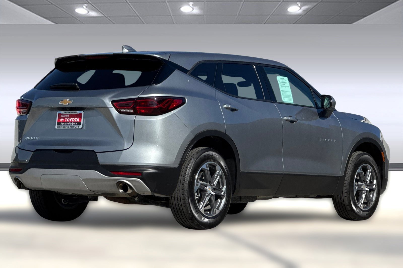 Used 2025 Chevrolet Blazer LT image 3