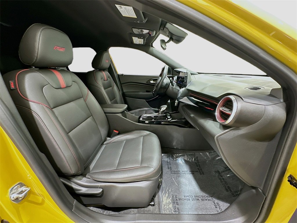 Used 2025 Chevrolet Trax RS w/ Driver Confidence Package image 27