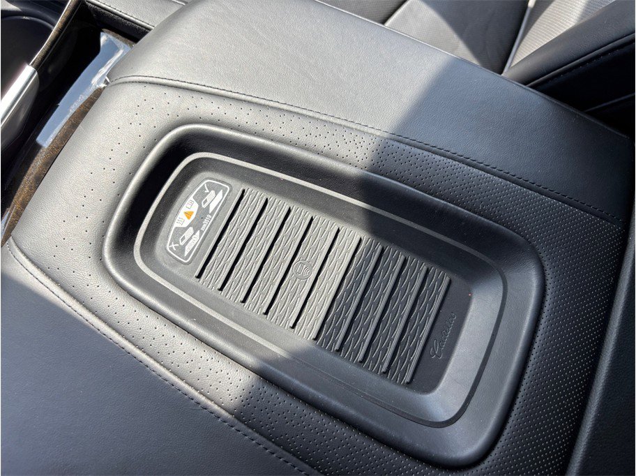 Used 2020 Cadillac Escalade Platinum AWD/4WD image 39