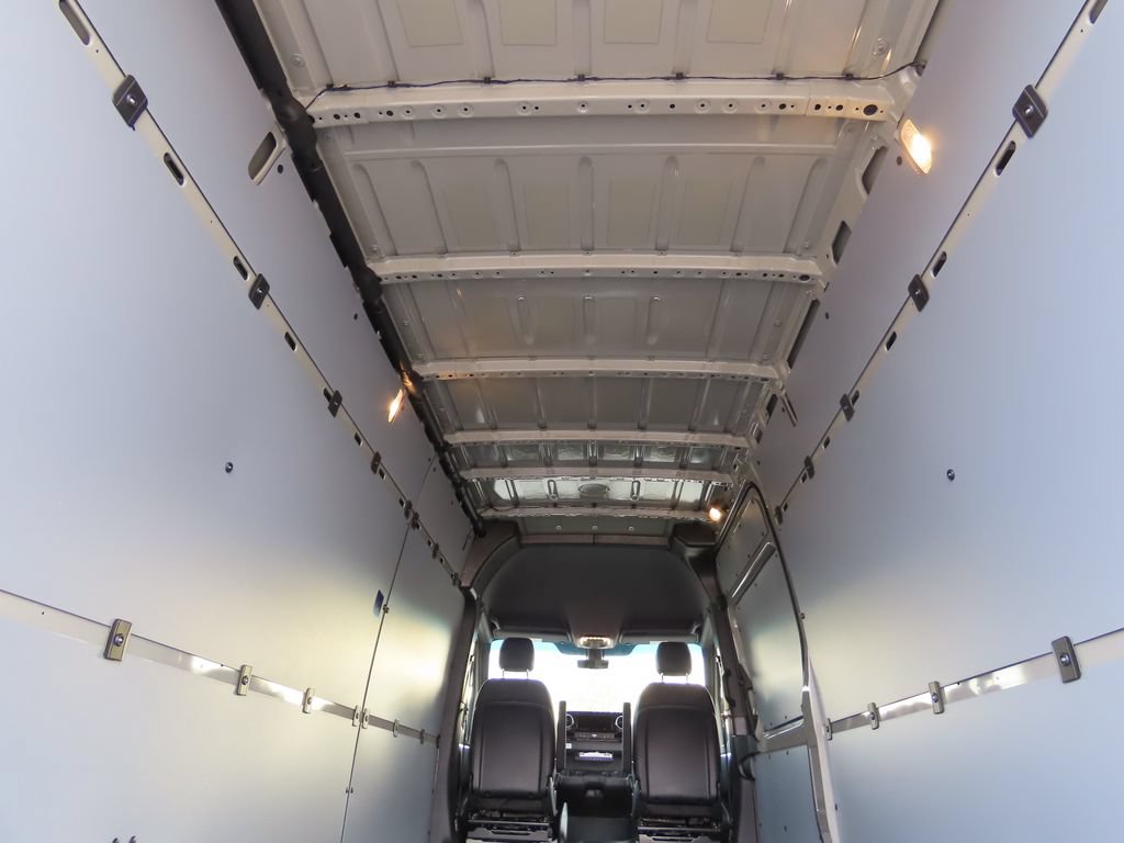 Used 2025 Mercedes-Benz Sprinter 2500 image 32