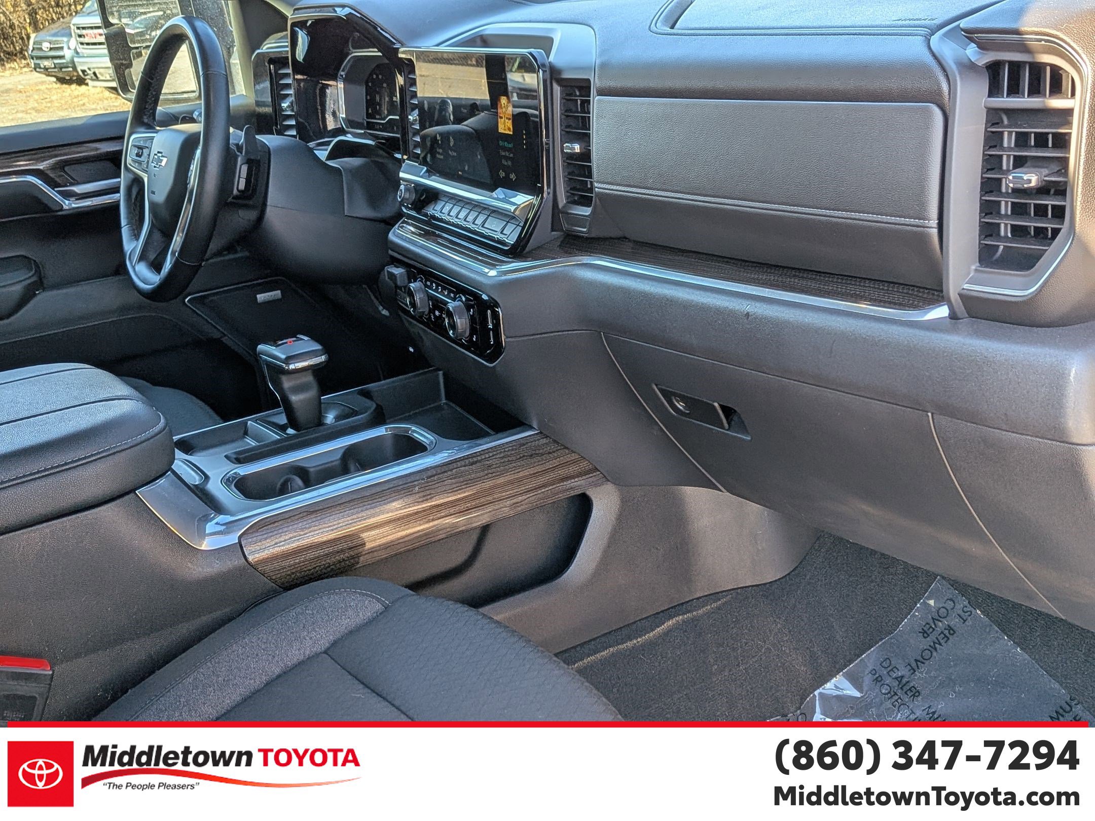 Used 2024 Chevrolet Silverado 1500 LT Trail Boss w/ Convenience Package II AWD/4WD image 38