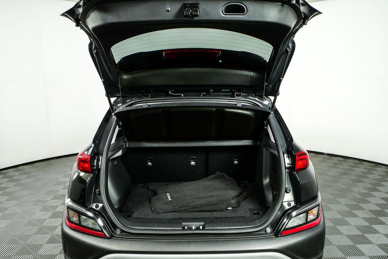 Used 2023 Hyundai Kona SEL w/ Convenience Package FWD image 30