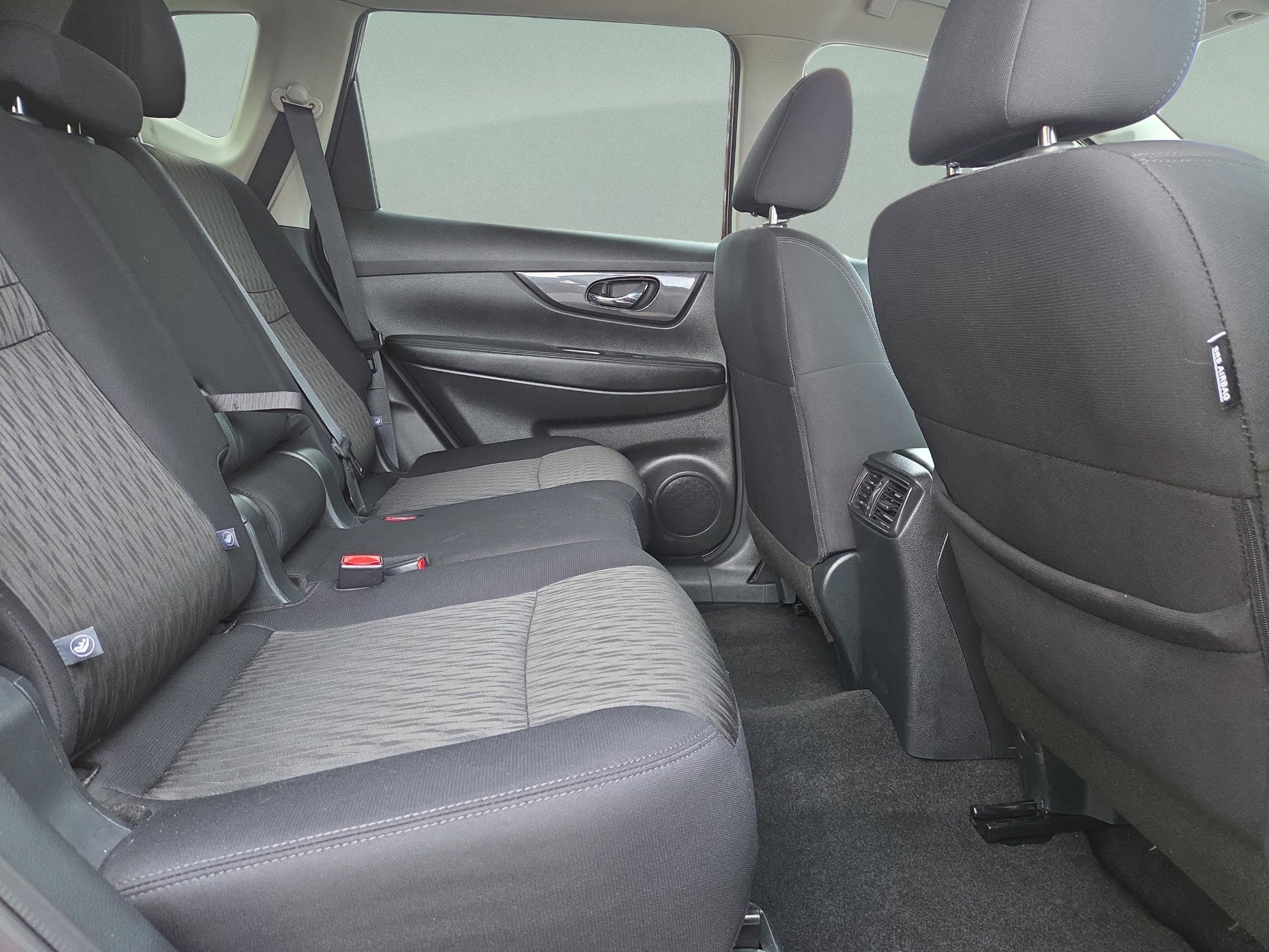 Used 2020 Nissan Rogue SV w/ Premium Package image 35