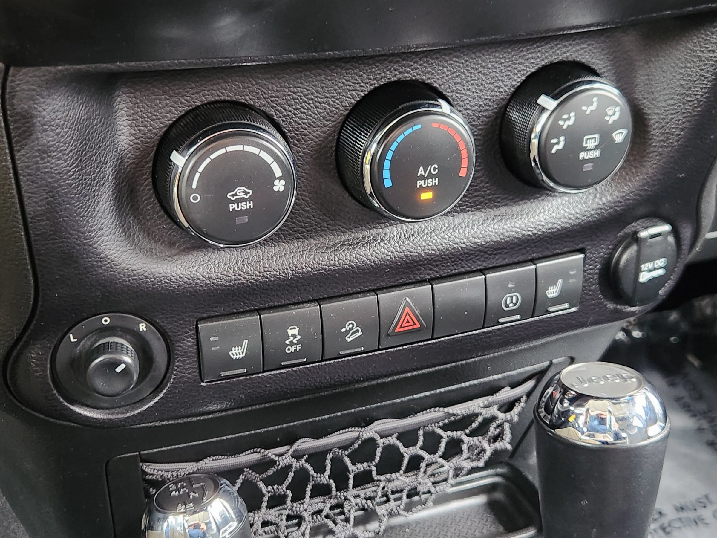 Used 2017 Jeep Wrangler Unlimited Sahara AWD/4WD image 41