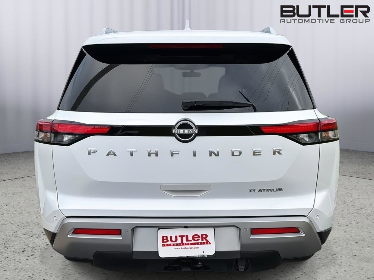 Used 2025 Nissan Pathfinder Platinum FWD image 5