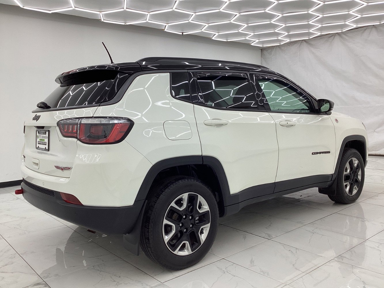 Used 2017 Jeep Compass Trailhawk w/ Leather Interior Group AWD/4WD image 11
