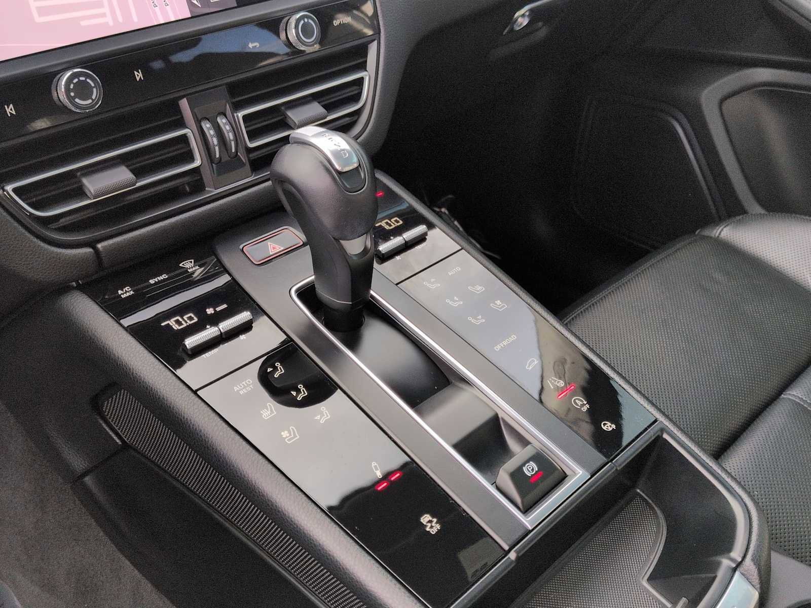 Used 2023 Porsche Macan Turbo image 33