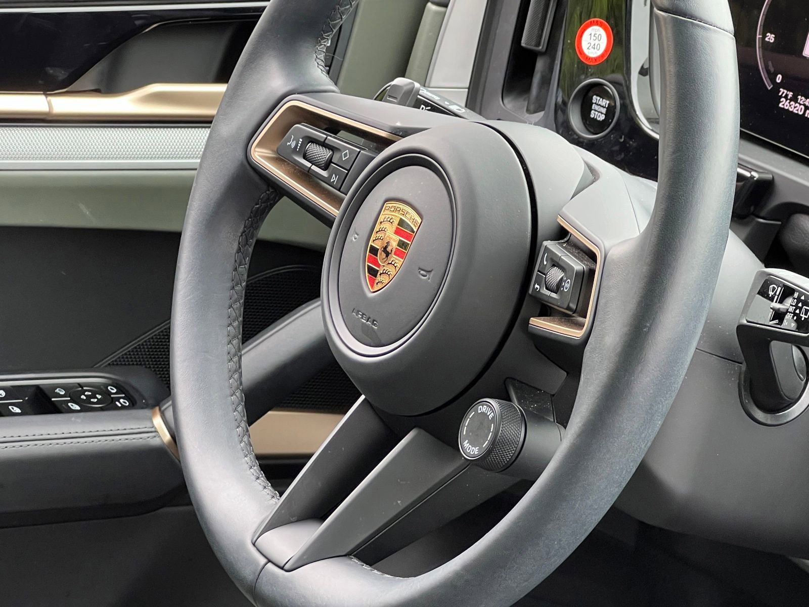 Certified 2024 Porsche Cayenne AWD/4WD image 21