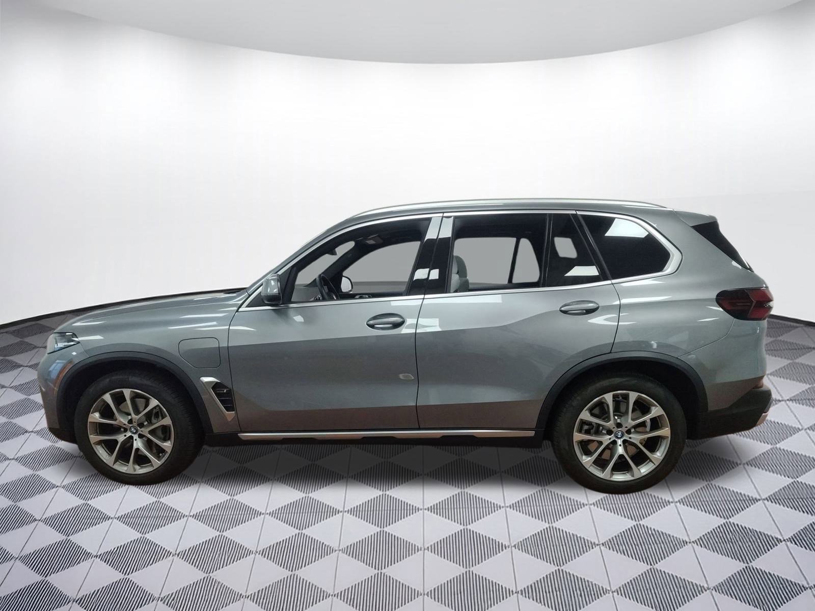 Certified 2024 BMW X5 xDrive50e image 2