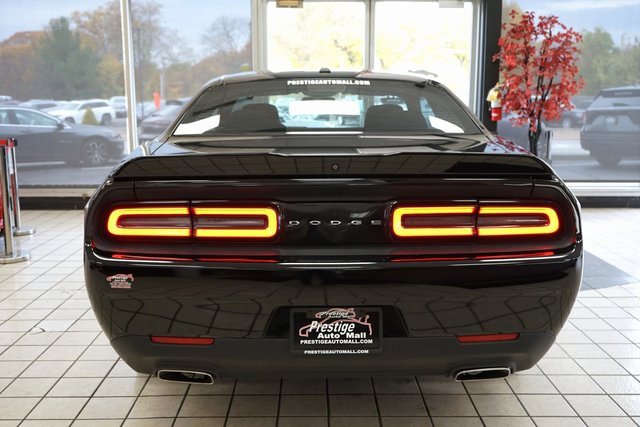 Used 2019 Dodge Challenger SXT image 14