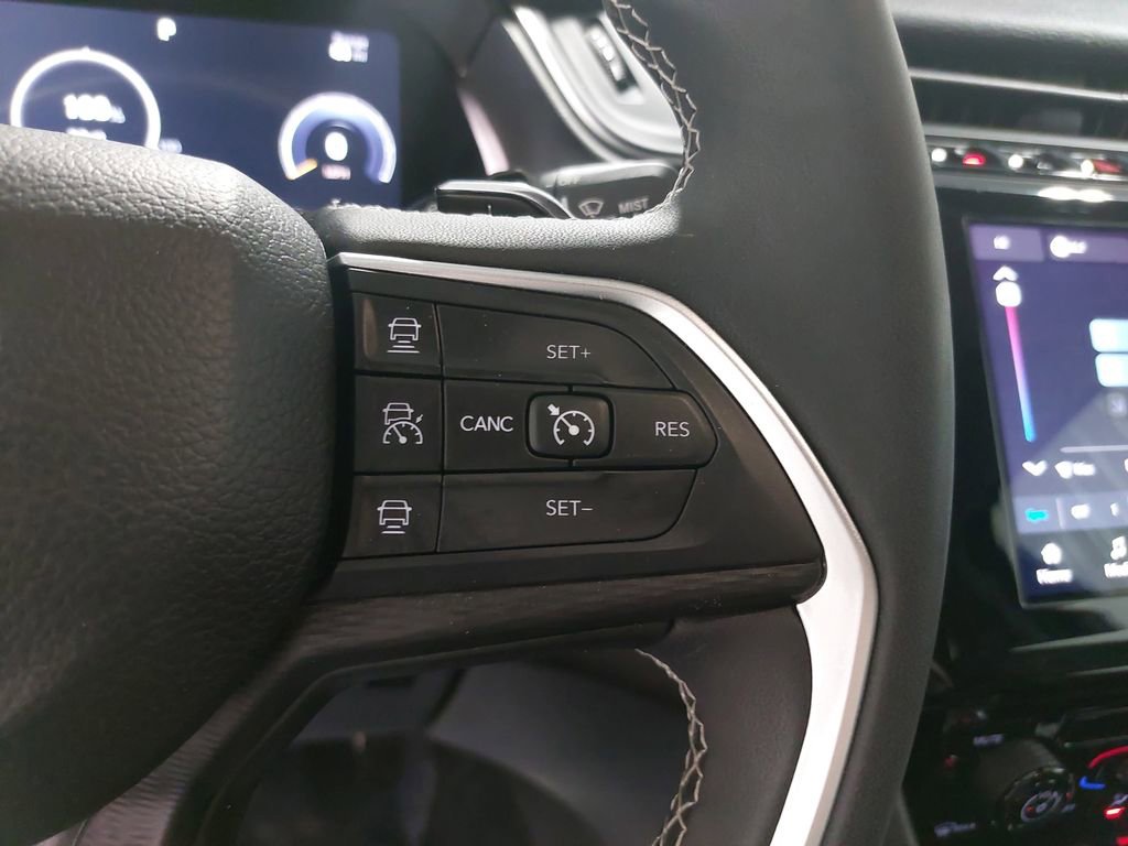 Used 2023 Jeep Grand Cherokee Laredo image 17