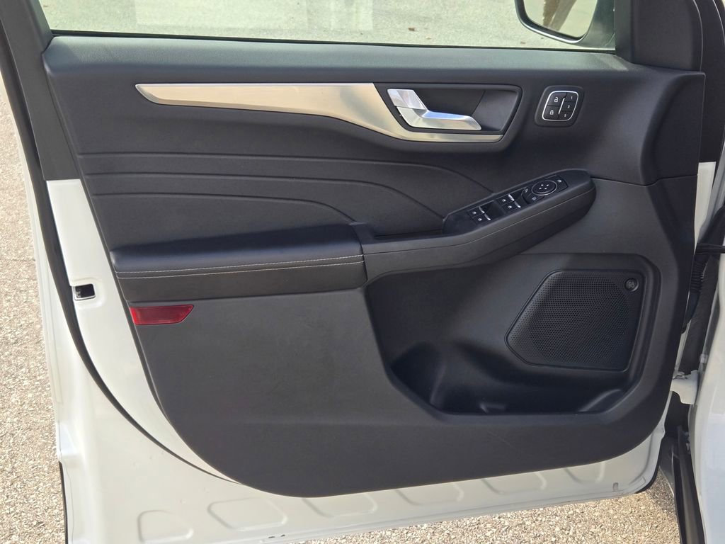 Used 2021 Ford Escape Titanium image 29