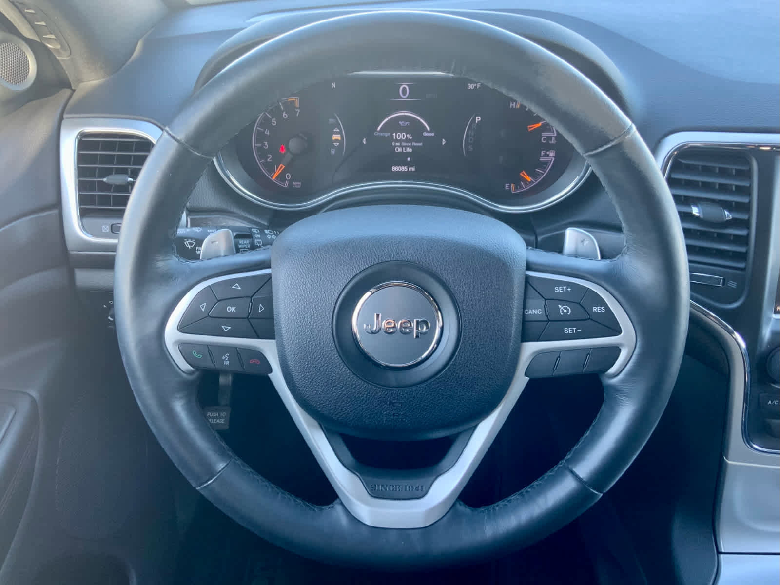 Used 2015 Jeep Grand Cherokee Altitude image 38