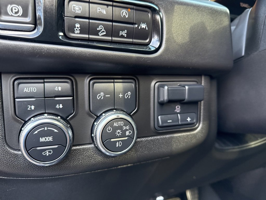Used 2025 GMC Yukon AT4 Ultimate image 18