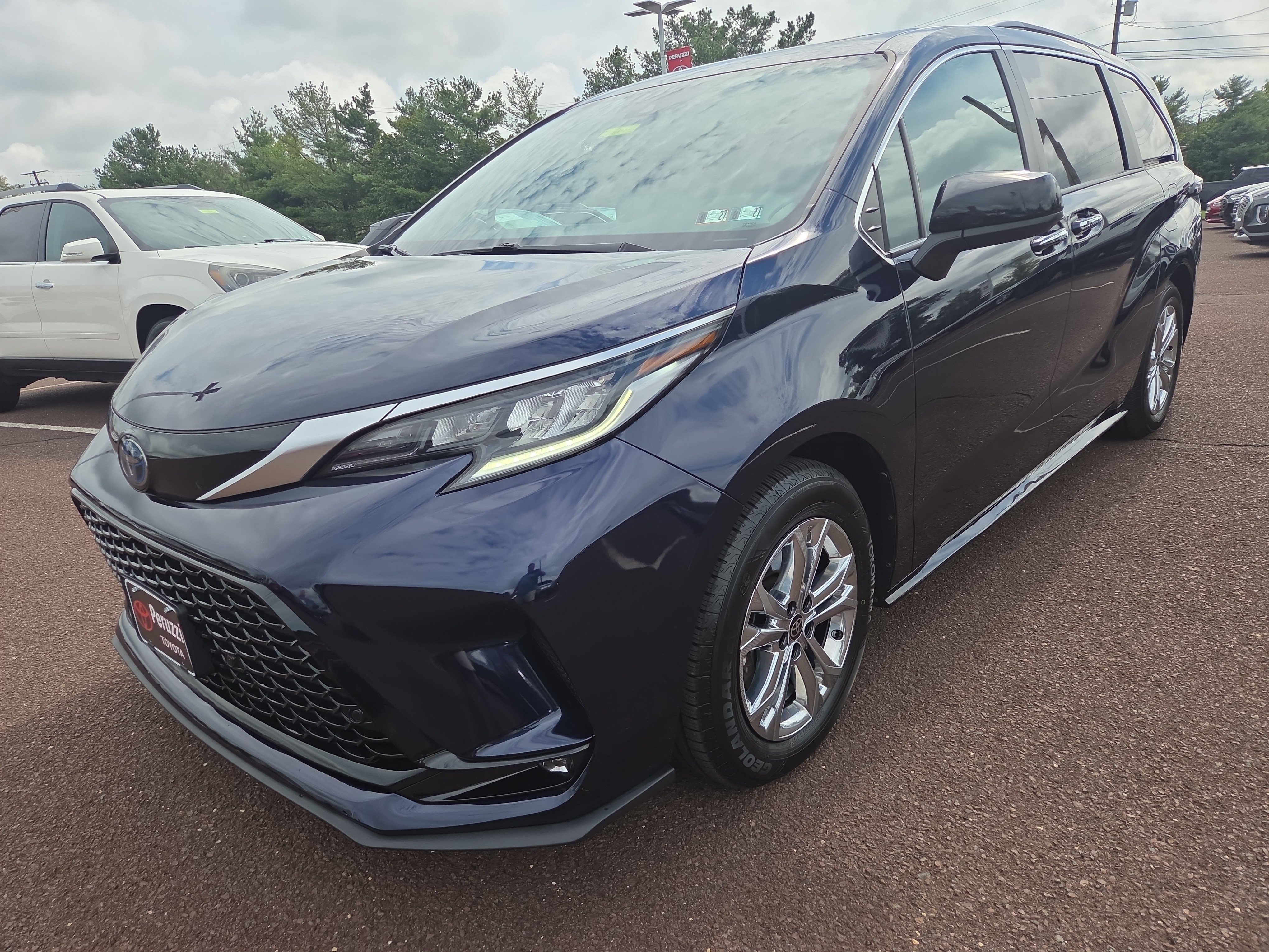 Certified 2023 Toyota Sienna XSE w/ XSE Plus Package AWD/4WD image 7