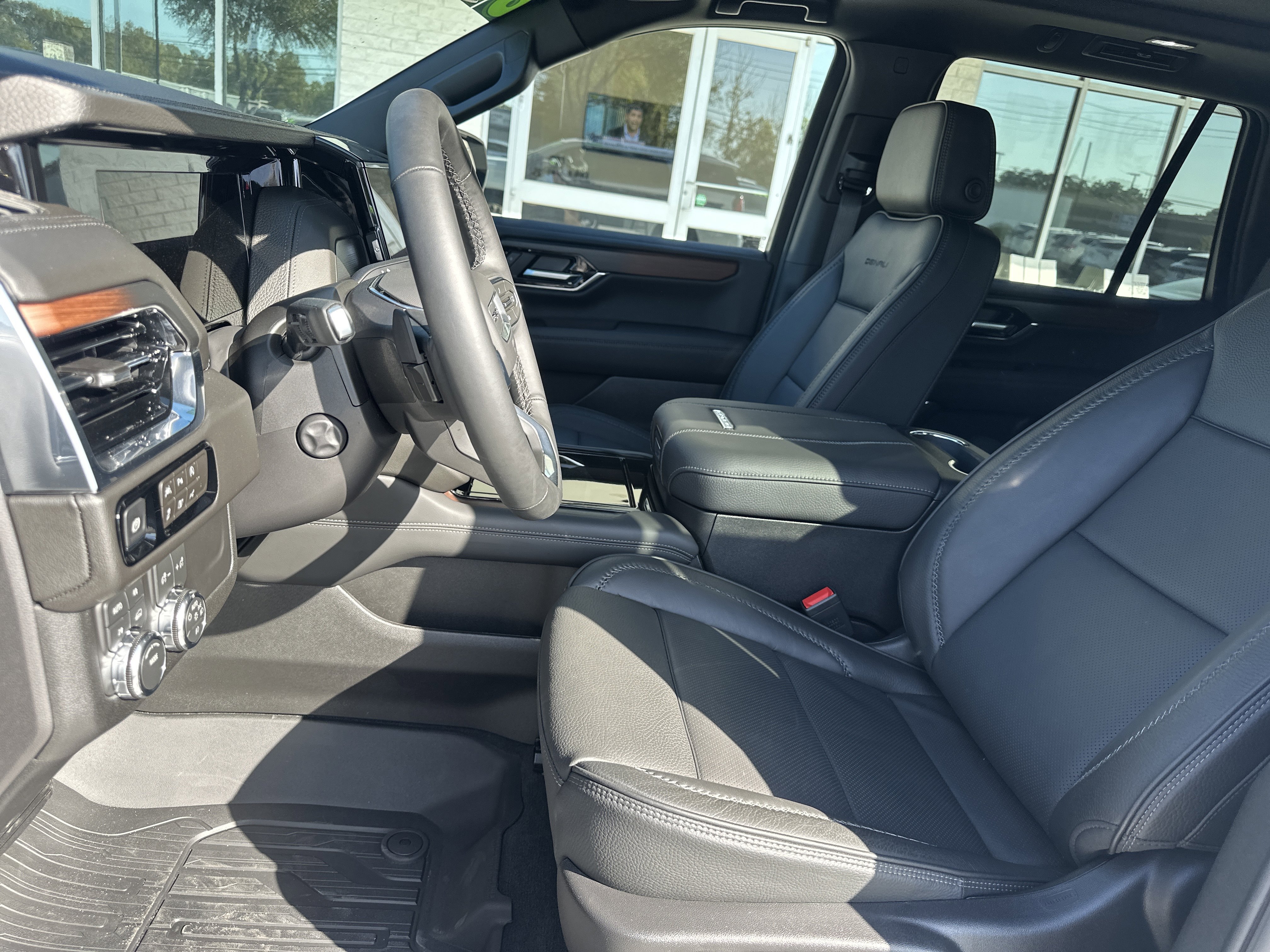 Used 2026 GMC Yukon Denali w/ Sun & Power Step Package image 10