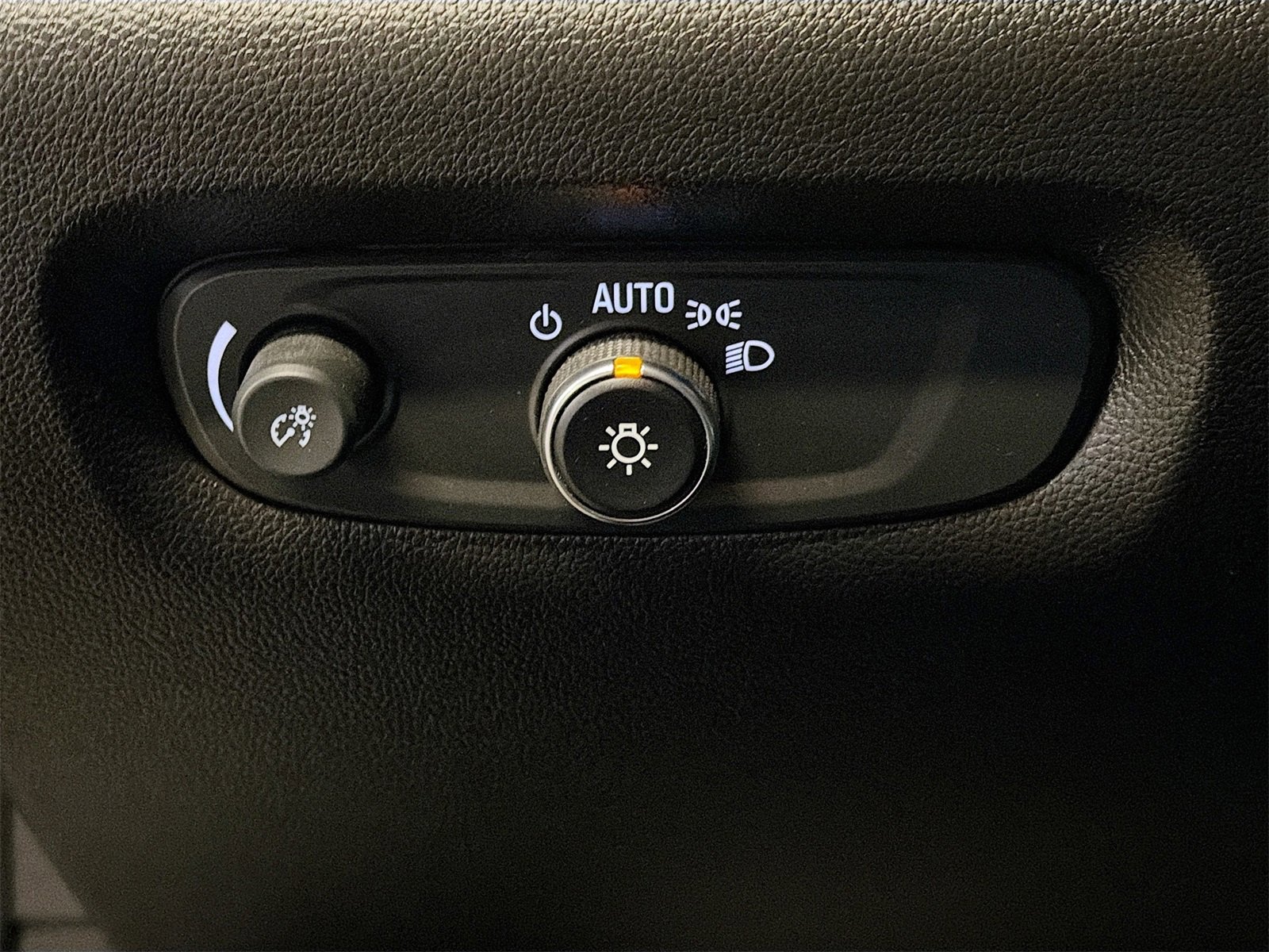 Used 2023 Chevrolet Traverse LT image 10