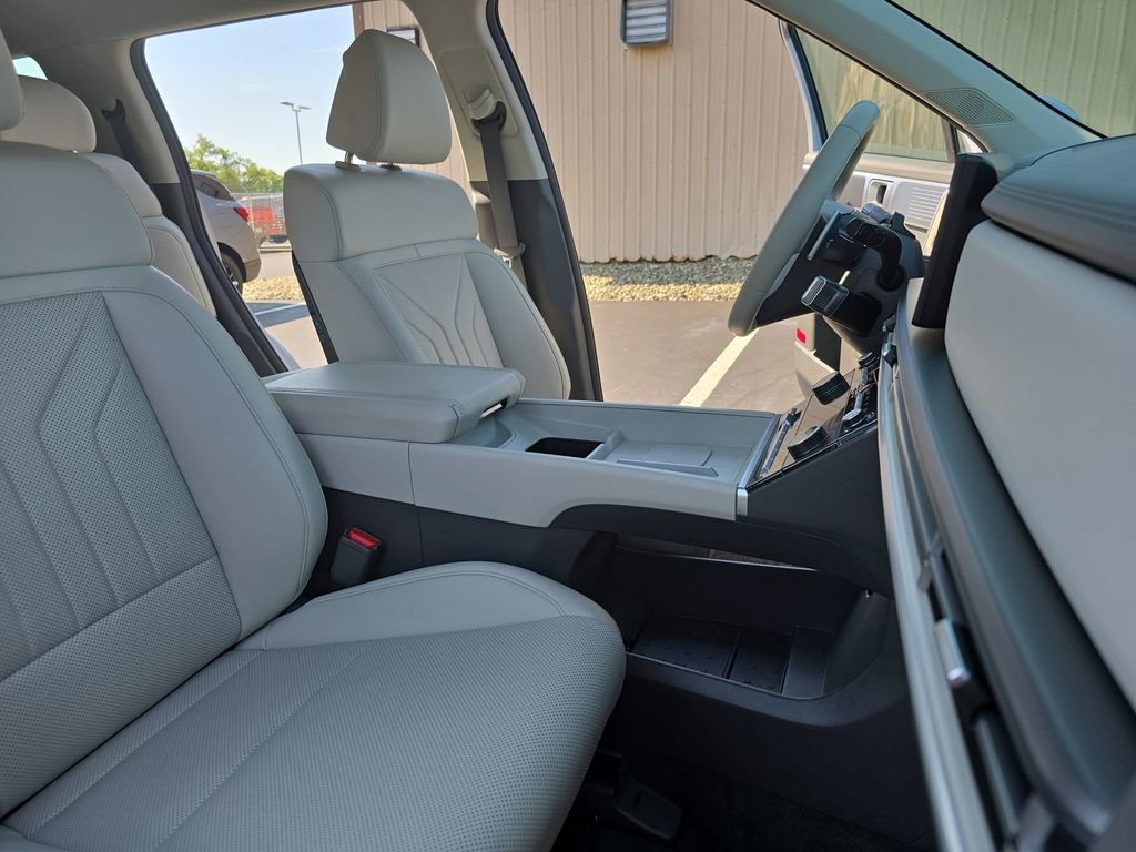 Used 2025 Hyundai Santa Fe SEL AWD/4WD image 12