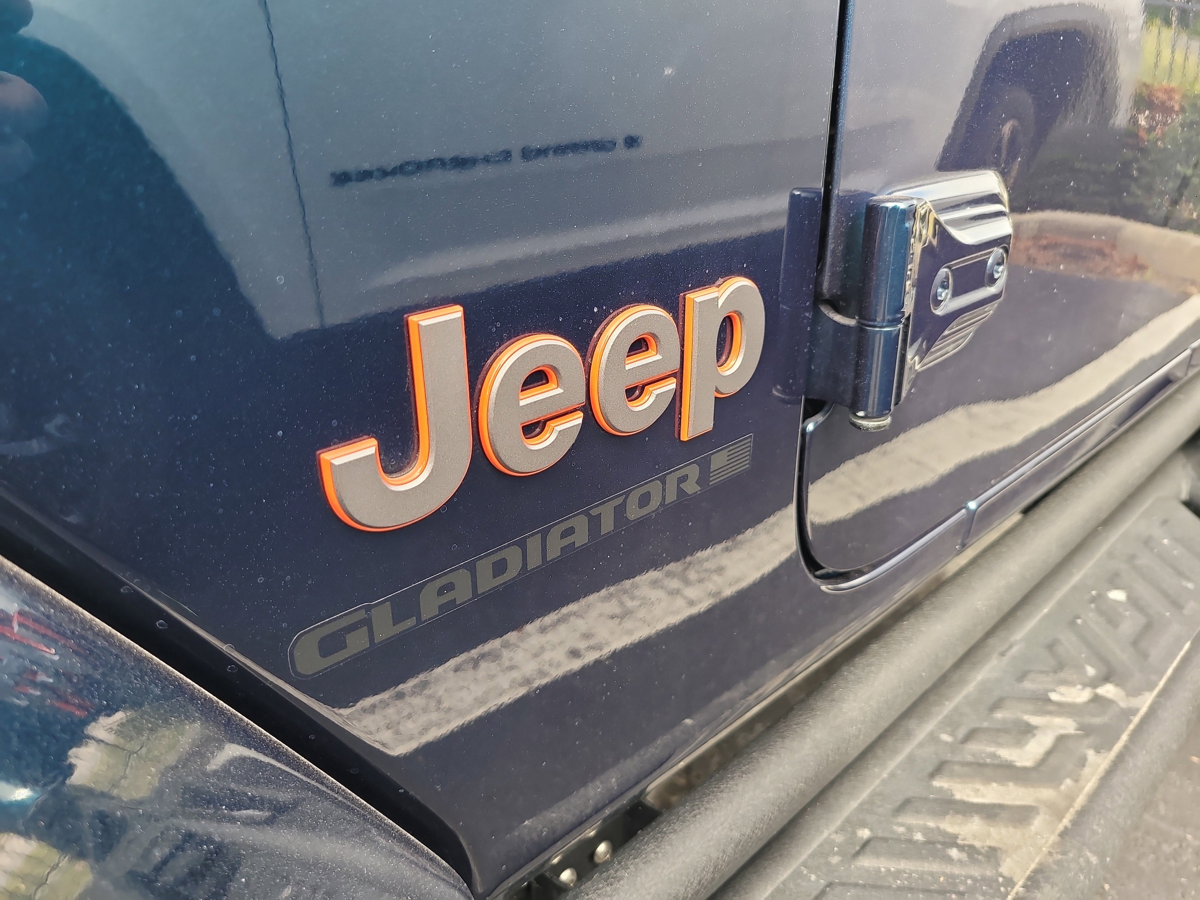 Used 2025 Jeep Gladiator Mojave AWD/4WD image 9