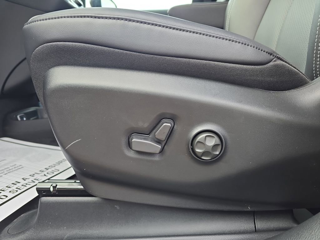 New 2026 Chrysler Pacifica Select w/ S Appearance Package image 13