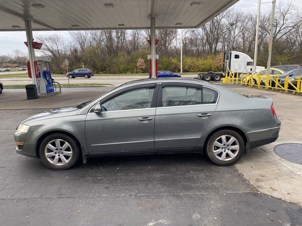 Used 2006 Volkswagen Passat Value Edition image 8