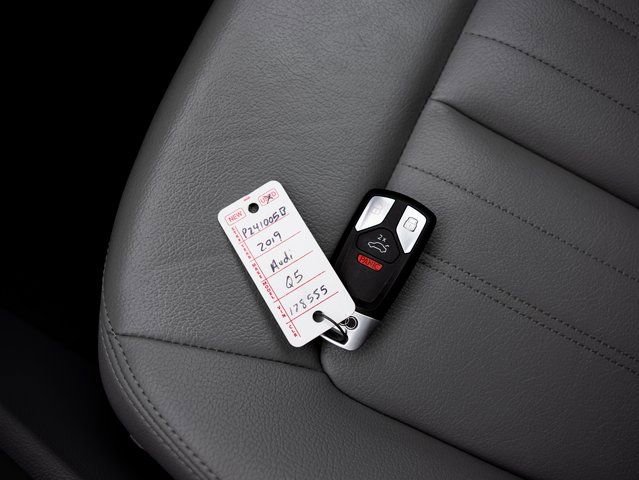 Used 2019 Audi Q5 Prestige w/ Prestige Package image 29