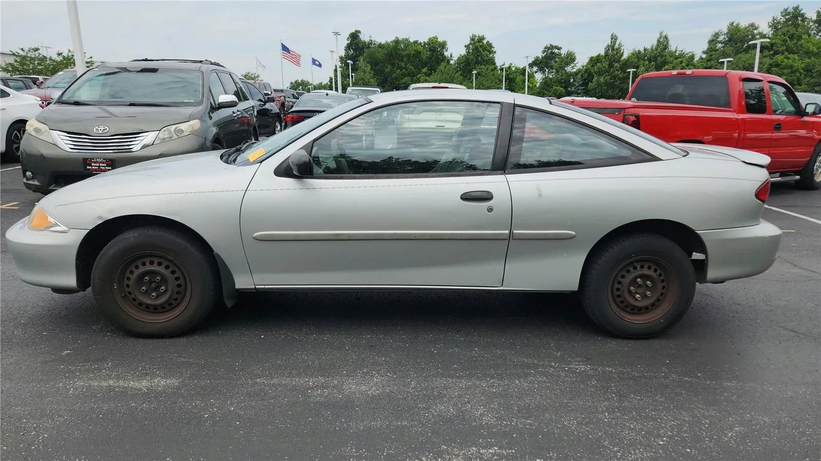 Used 2001 Chevrolet Cavalier Coupe w/ Preferred Equipment Group 1 FWD image 5