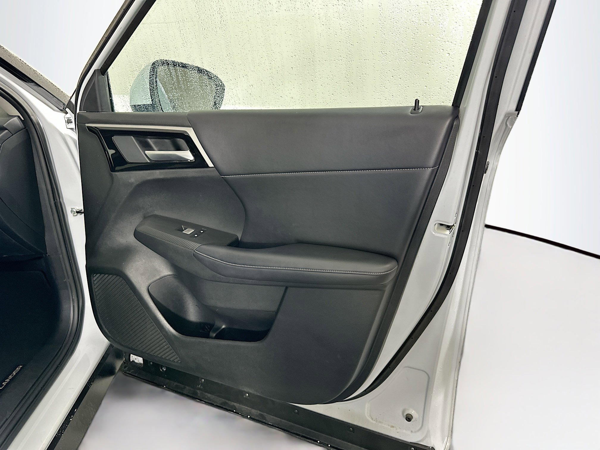 Used 2024 Mitsubishi Outlander SE image 33