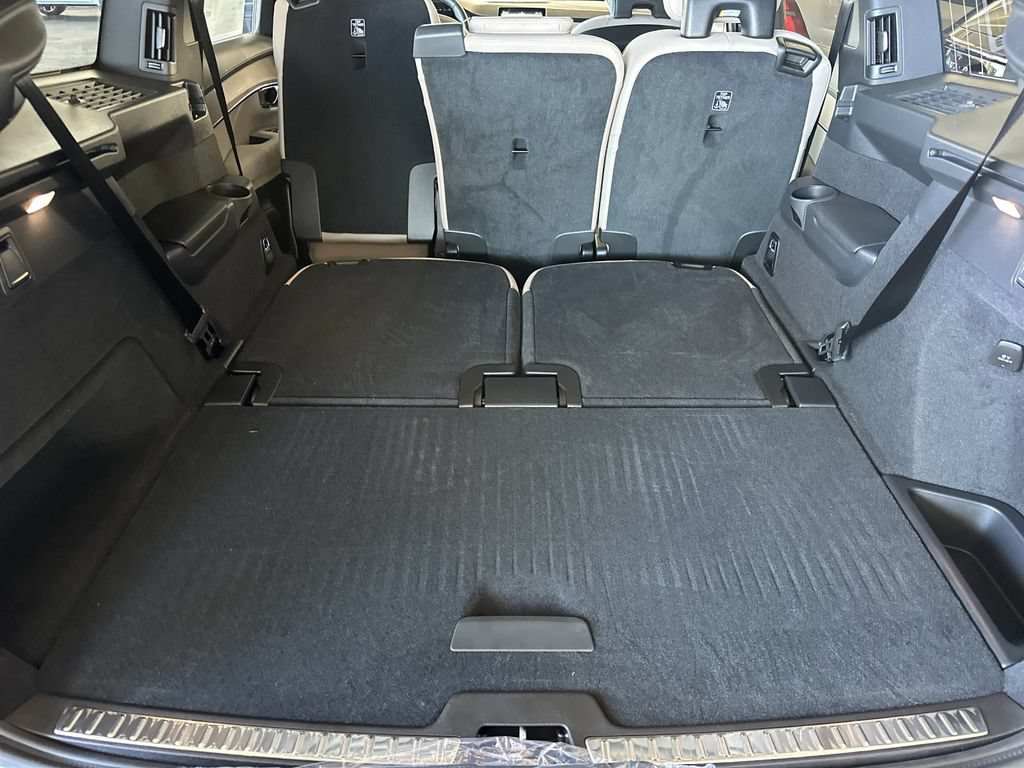 New 2026 Volvo XC90 T8 Plus w/ Protection Package Premier AWD/4WD image 15