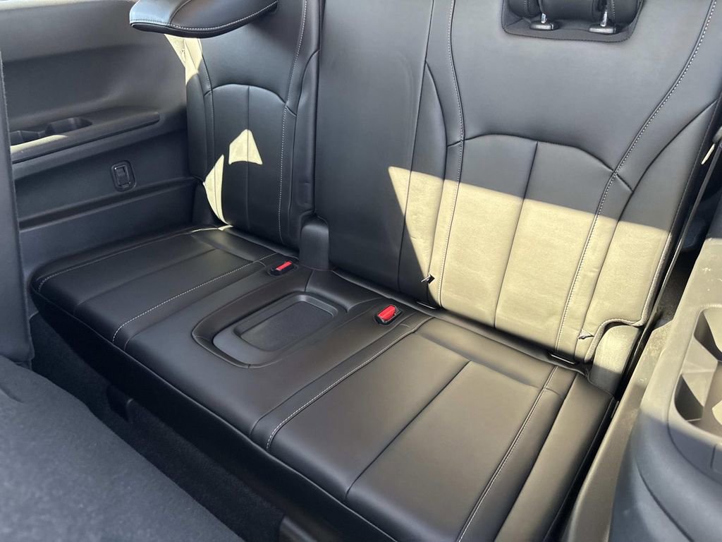 Certified 2025 INFINITI QX60 Luxe image 13